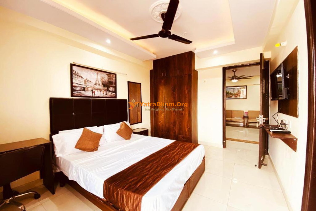 Hotel Aviraj Noida Room