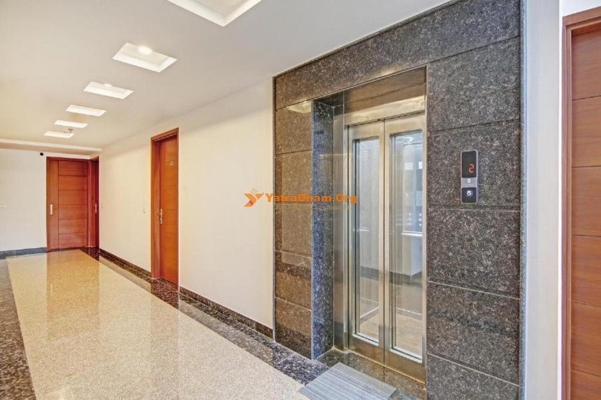 Hotel Aviraj Noida Room