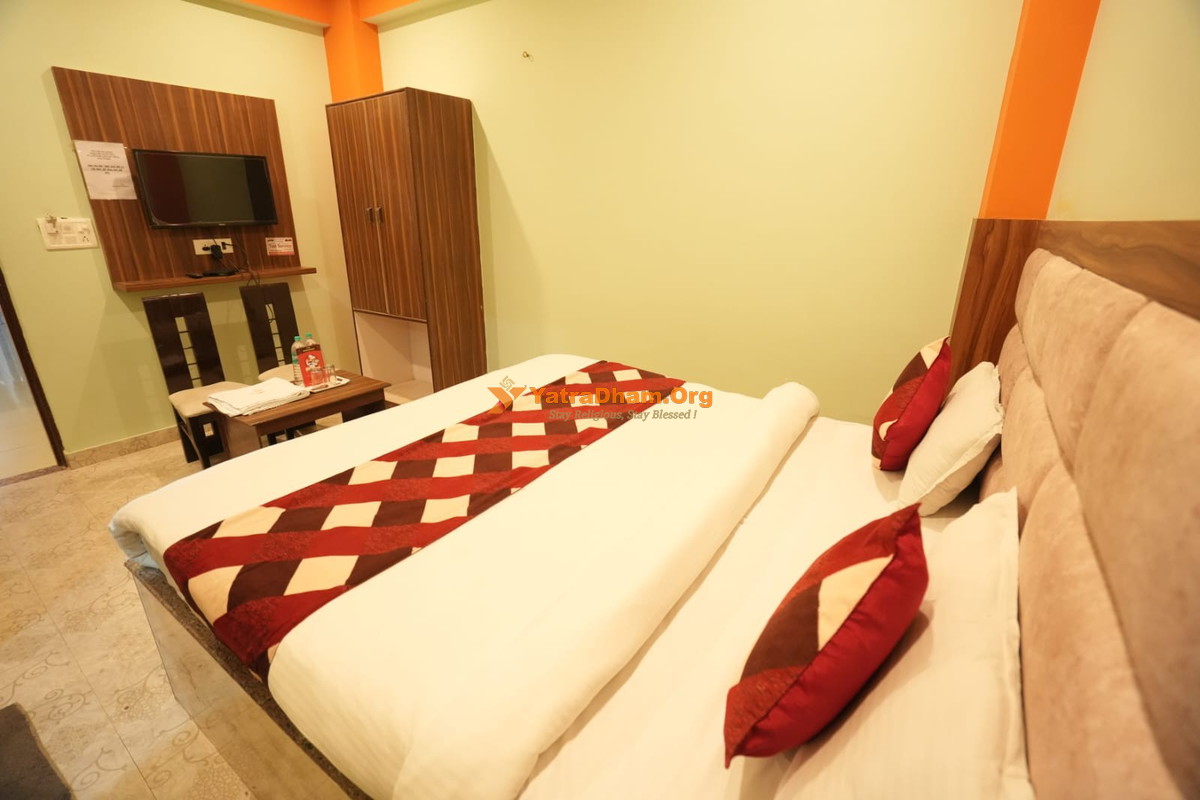 Chinmay Dham Haridwar Room