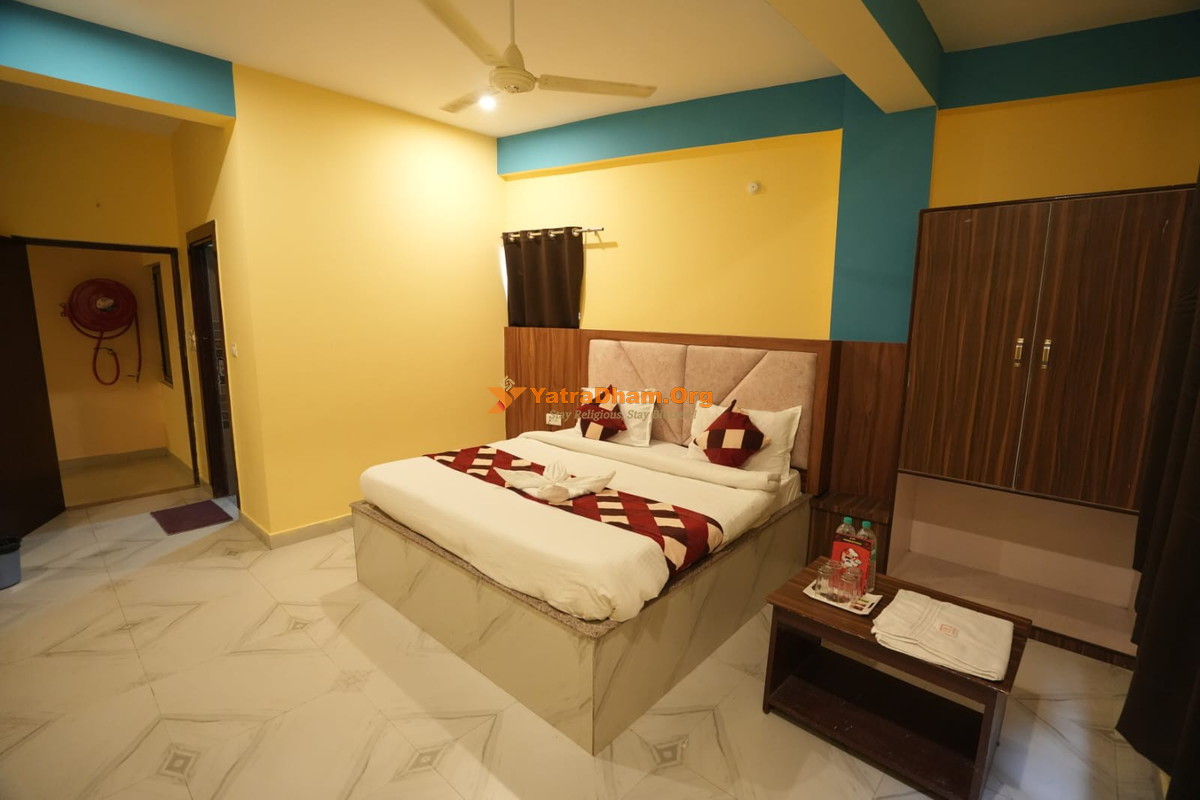 Chinmay Dham Haridwar Room