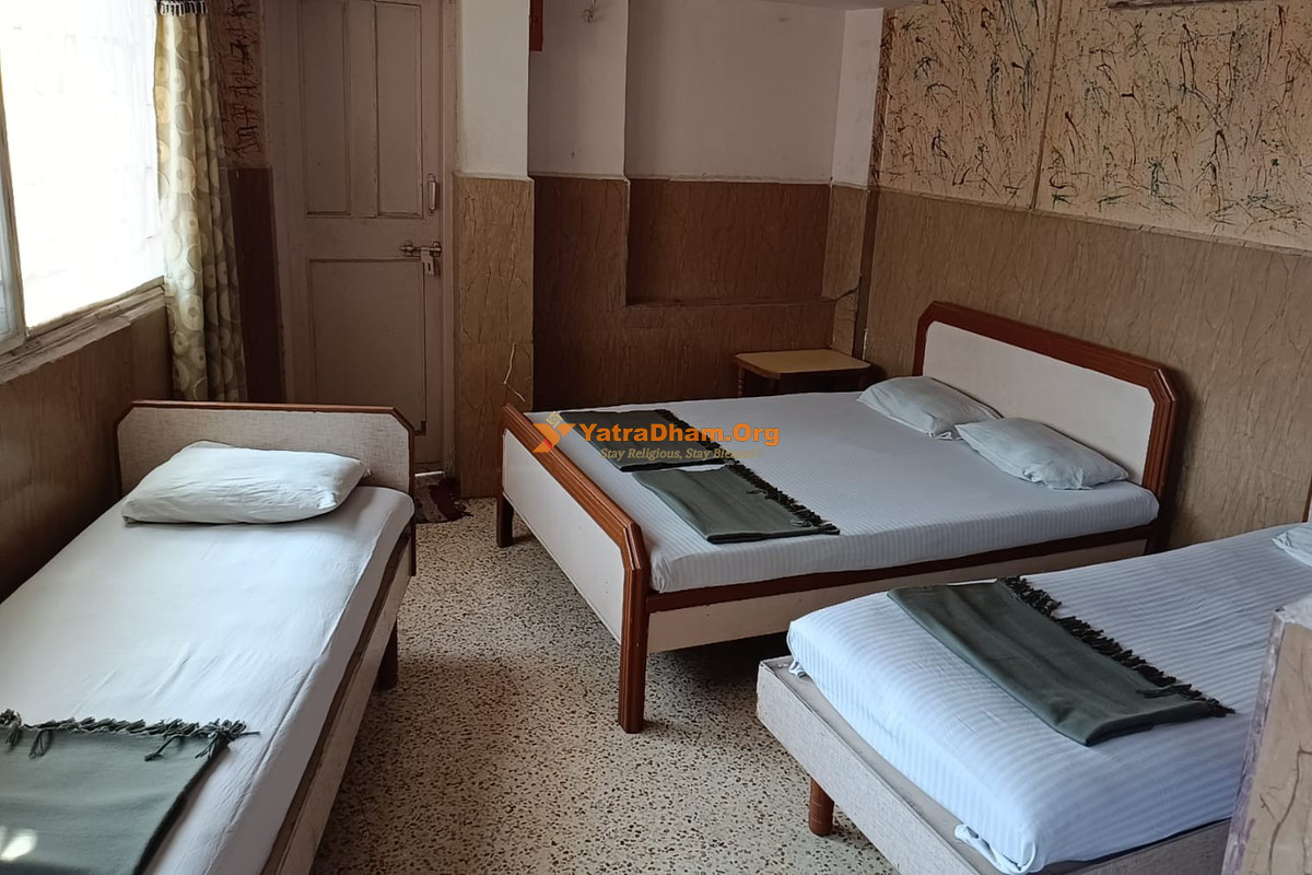 Jay Khodiyar Guest House And Hotel Jamnagar 4 Bed Room View