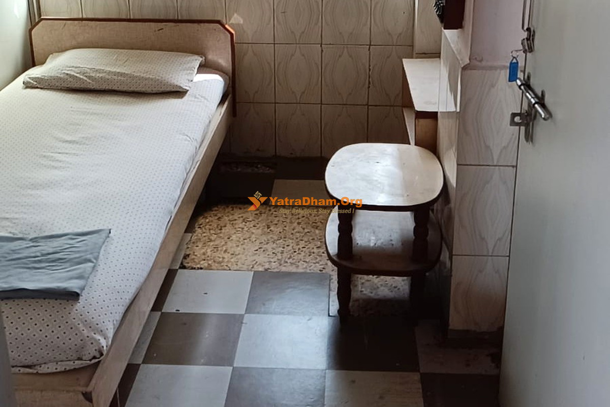 Jay Khodiyar Guest House And Hotel Jamnagar 3 Bed Room View