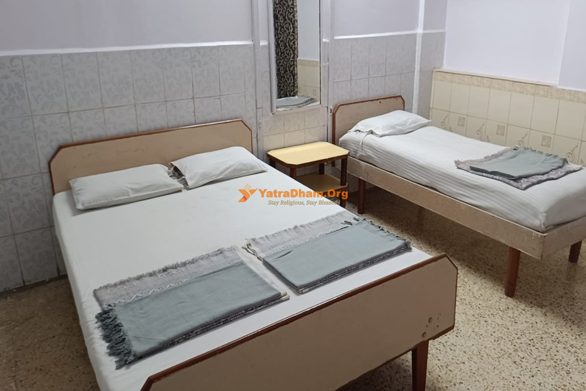 Jay Khodiyar Guest House And Hotel Jamnagar 3 Bed Room View