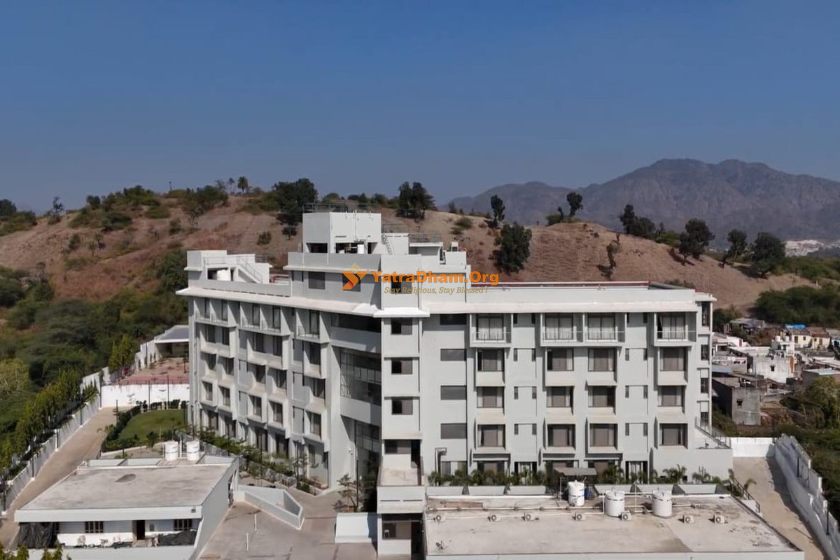 Ambaji Shri Umiya Mataji Pathikashram Mng by Kadva Patidar Kuldevi Shri Umiya Mataji Sansthan Unjha Building