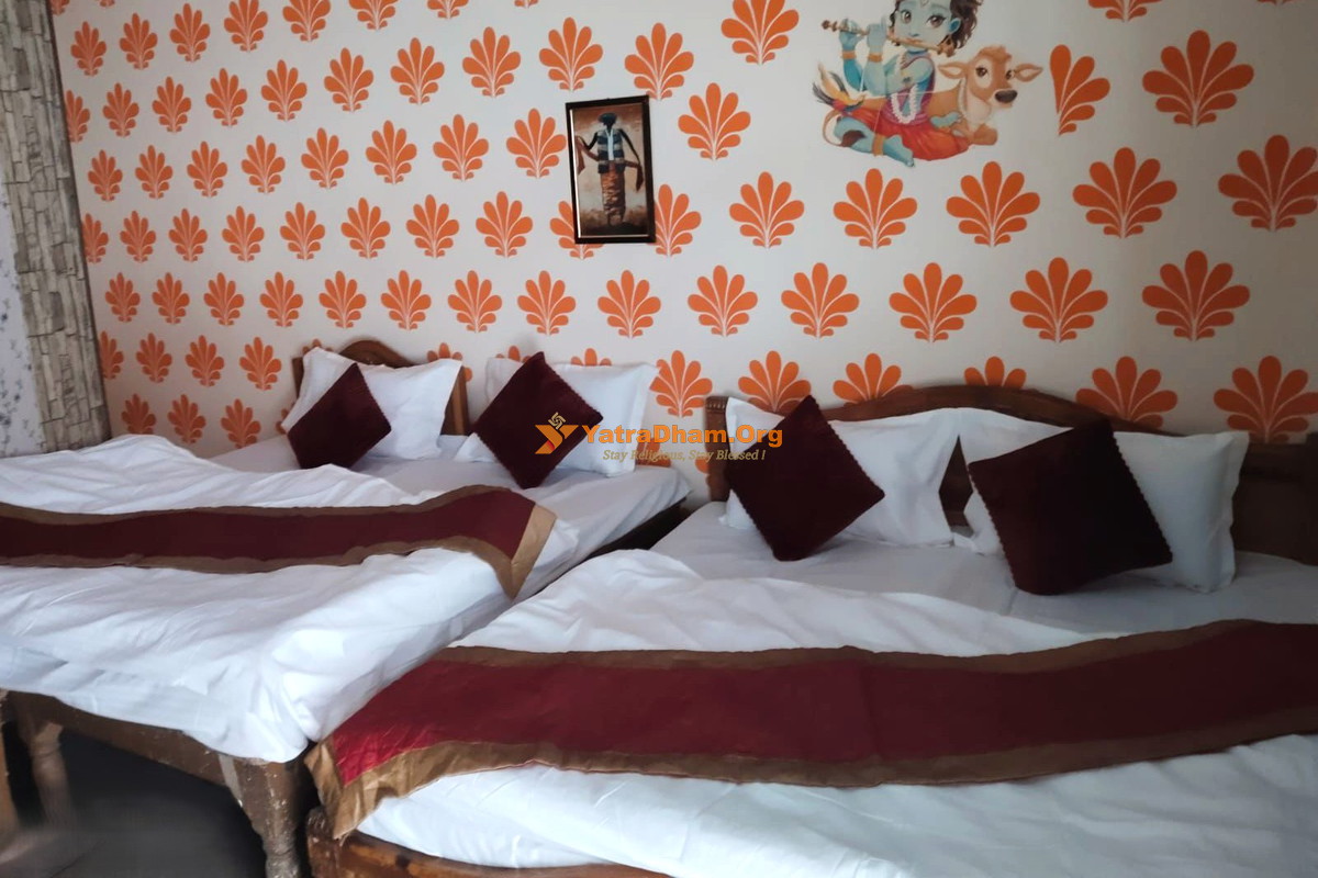 Hotel New Pandey Inn Guptkashi 4 Bed Room