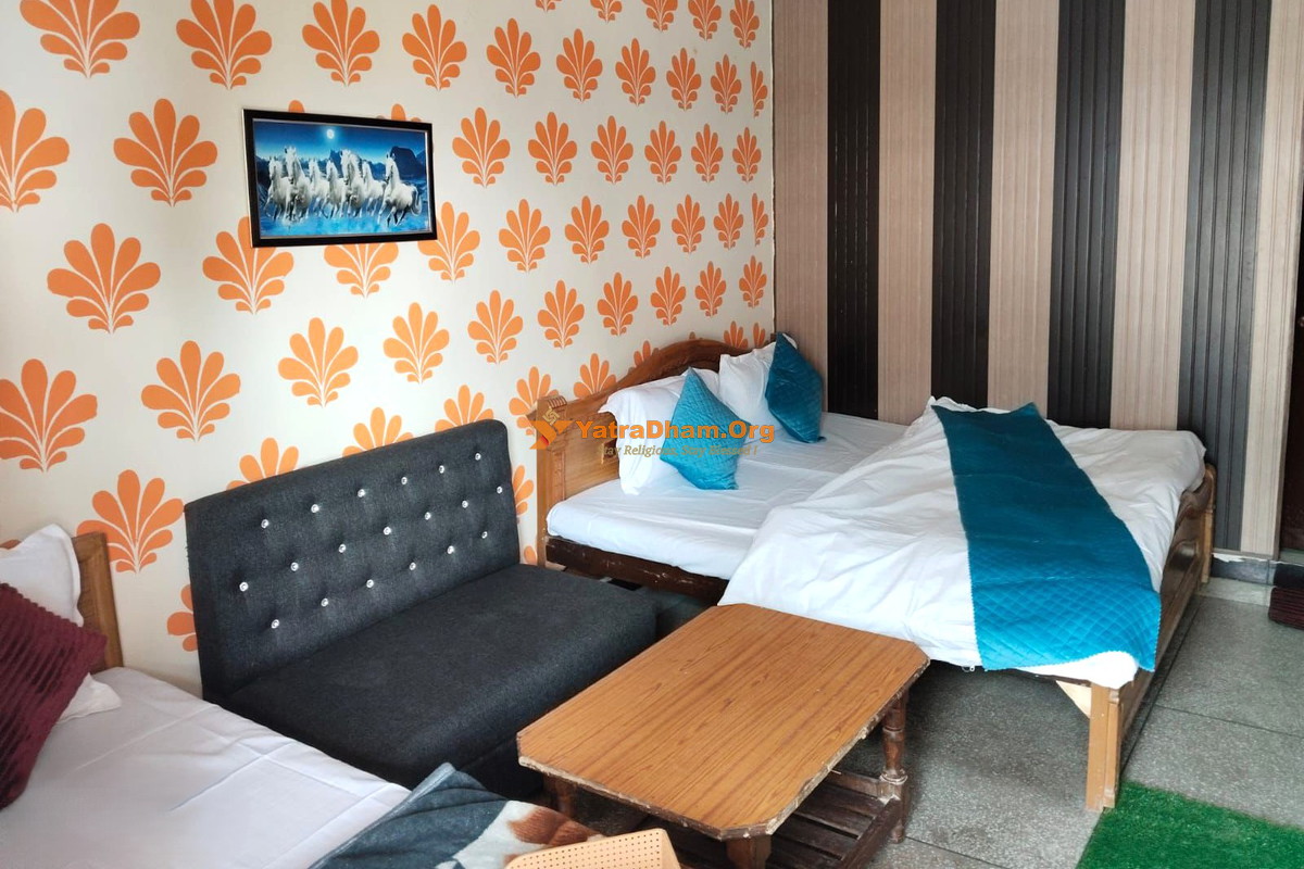 Hotel New Pandey Inn Guptkashi 4 Bed Room
