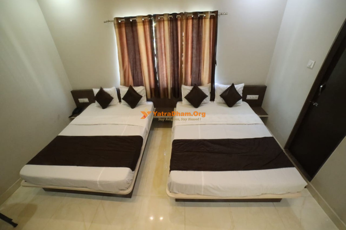Hotel Shree Dhara Dwarka 4 Bed Standard AC Room