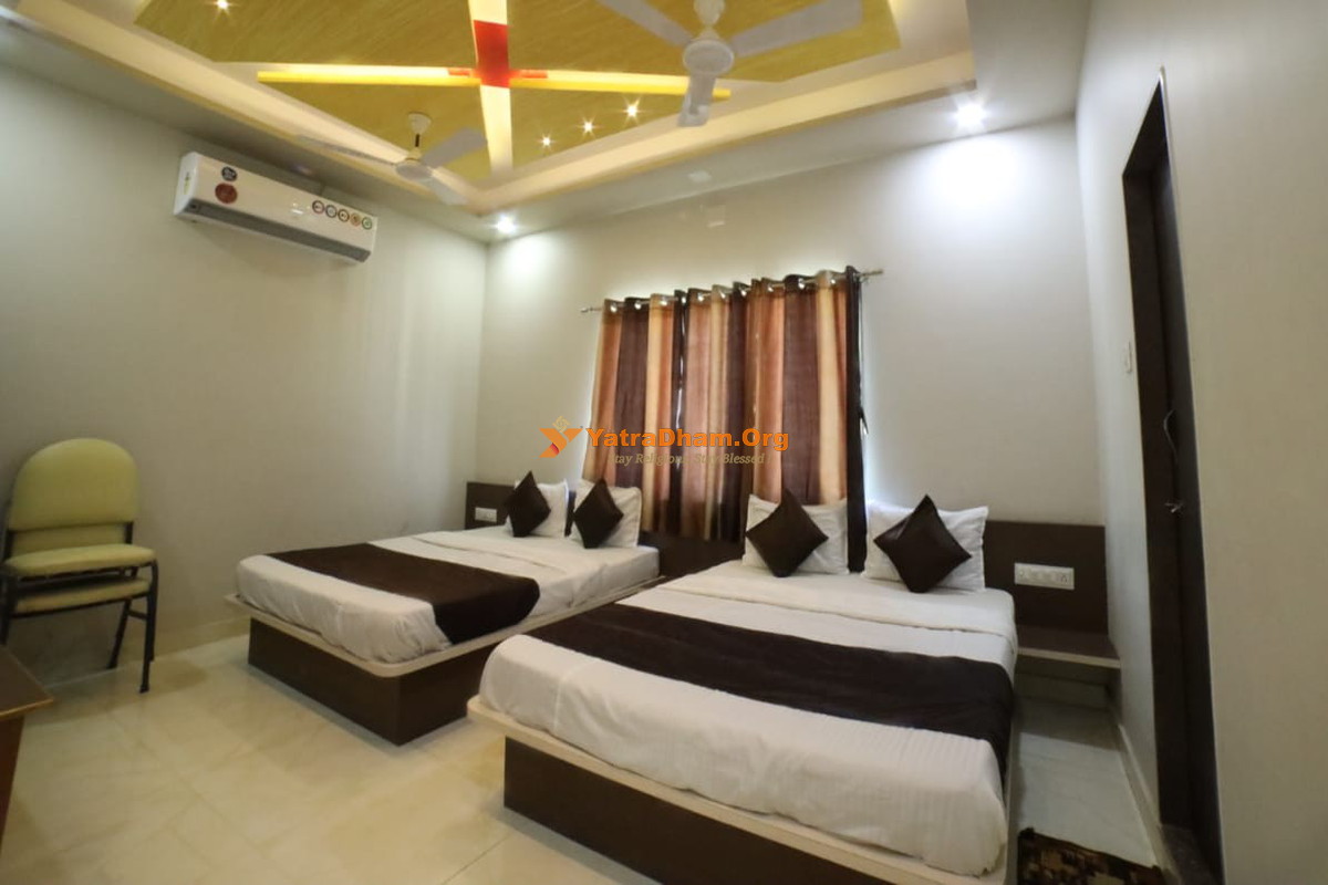 Hotel Shree Dhara Dwarka 4 Bed Standard AC Room