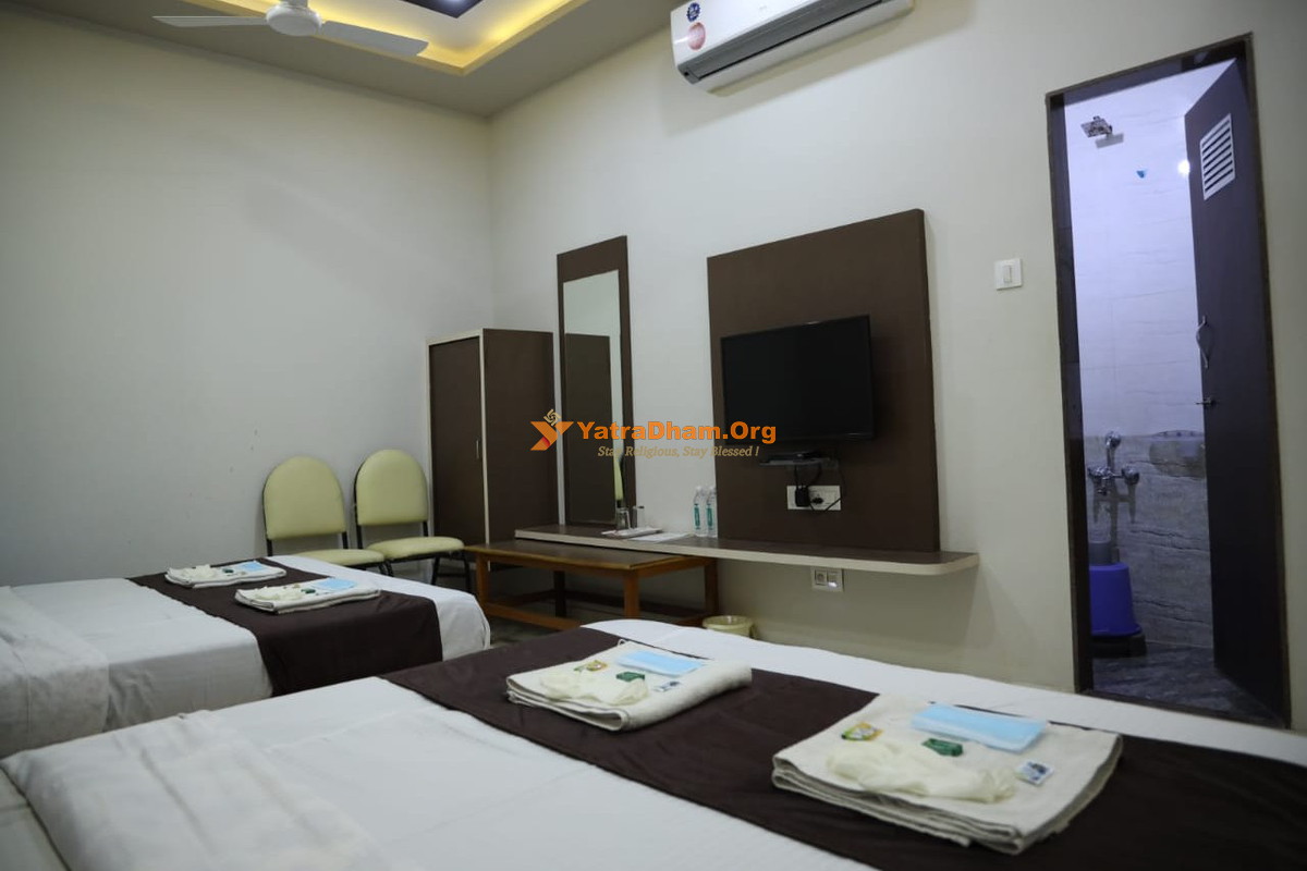 Hotel Shree Dhara Dwarka 4 Bed Standard AC Room