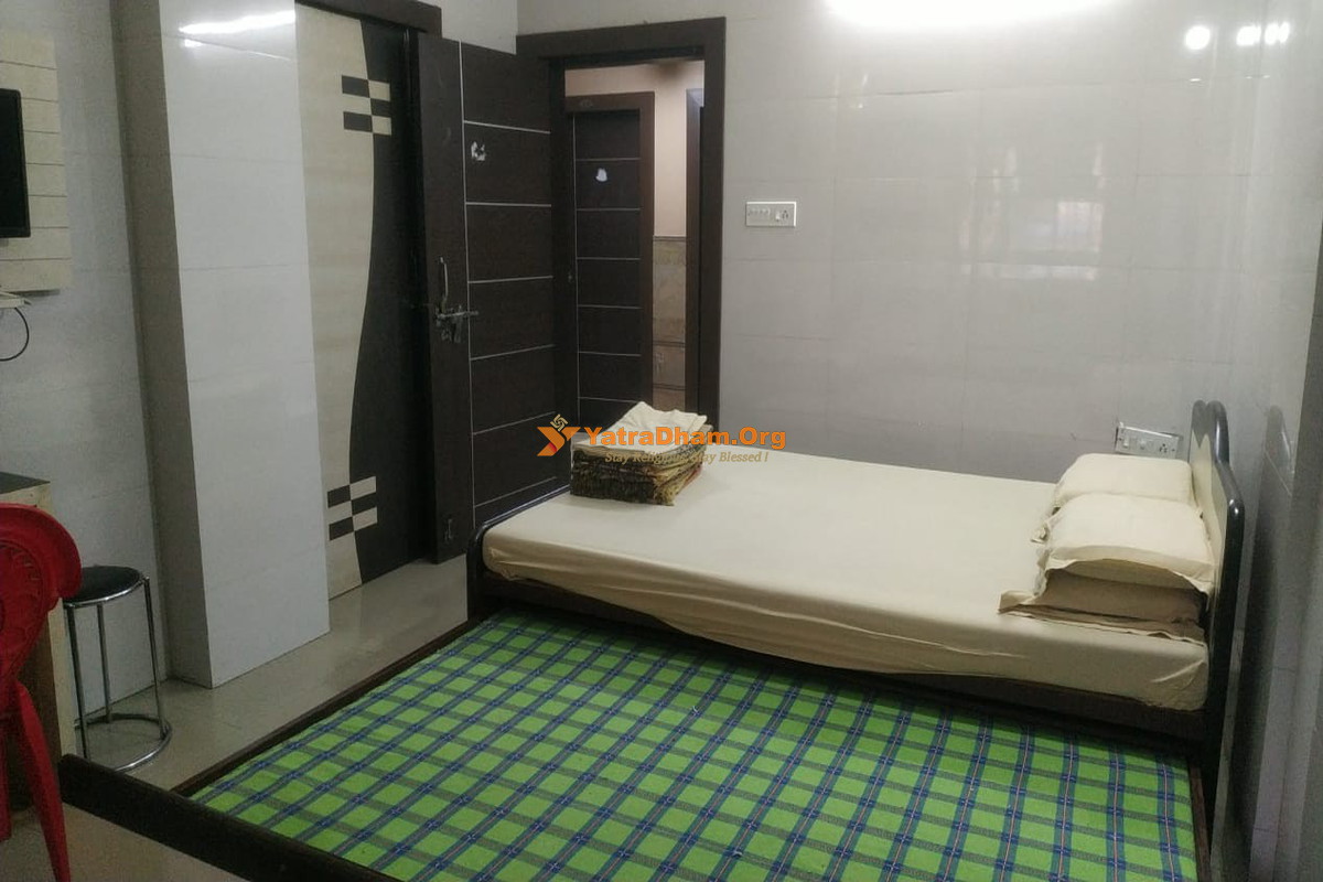 Shri Laxminarayan Mandir Society Kolkata Room View