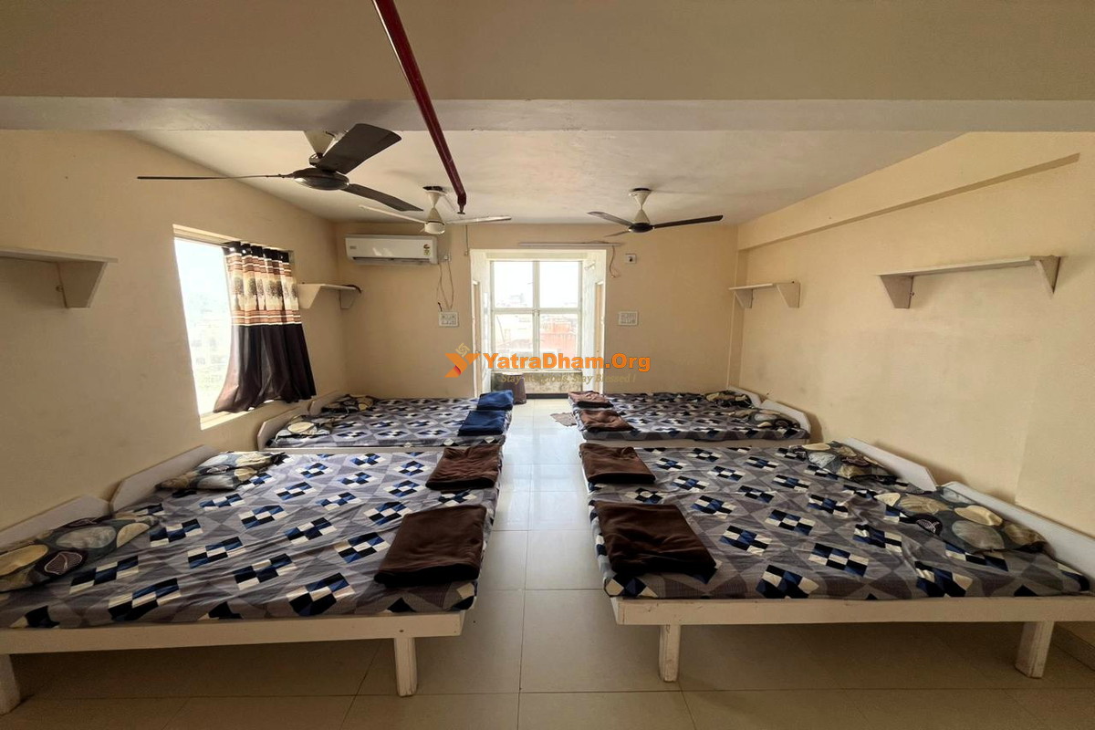 Devi Bhuvan Dharamshala Dwarka (Near Dwarkadhish Temple) 8 Bed Room