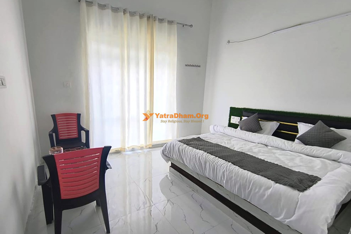 New Krishna Lodge Phata Kedarnath 2 Bed Non AC Queen Room