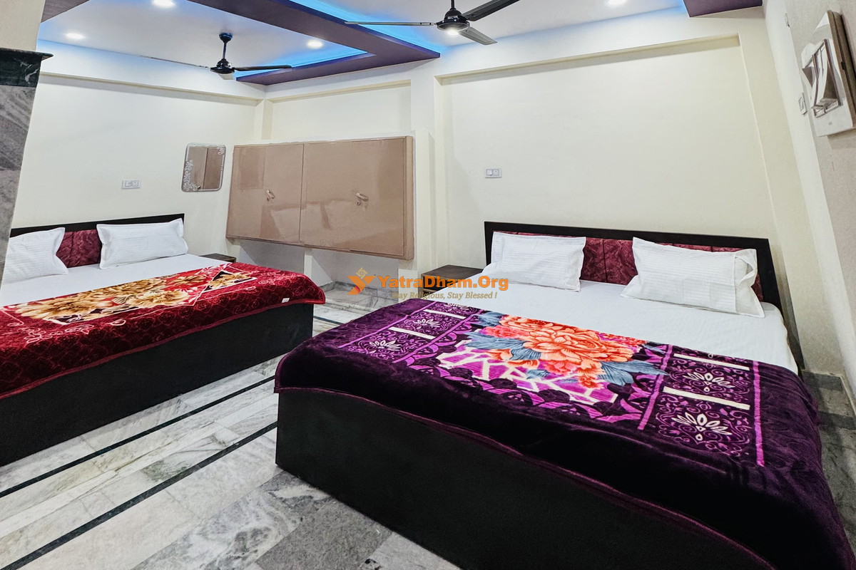 Shree Ishan Dev Ashram Varanasi Room