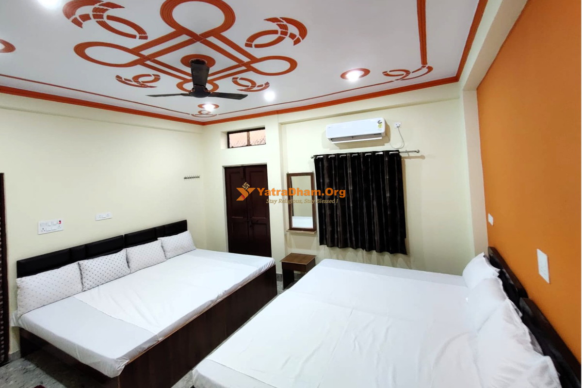 Bhola Sankara Vasavi Annapurna Satram Trust Varanasi 8 Bed Room